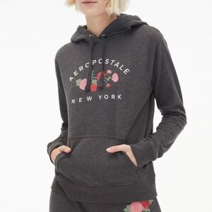Aeropostale New York Gray Flowers Pullover Fleece Hoodie Size Small Women’s GUC